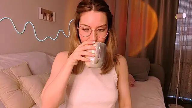 Lilo Sims online show from October 7, 1:50 am