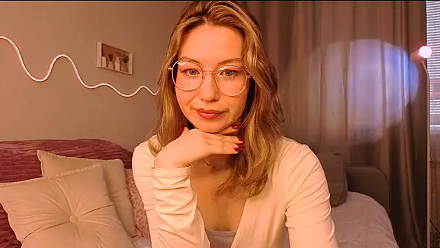 Lilo Sims online show from September 21, 3:00 am