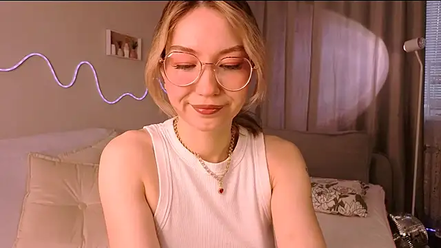 Lilo Sims online show from October 15, 2:32 am