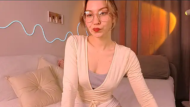 Lilo Sims online show from September 24, 9:16 am