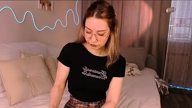 Lilo Sims online show from October 16, 5:59 am