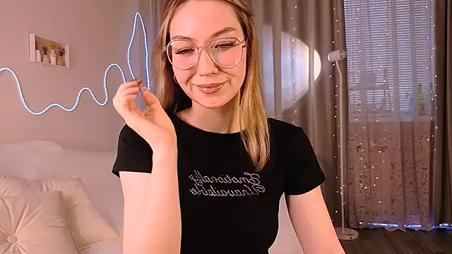 Lilo Sims online show from November 10, 3:00 am