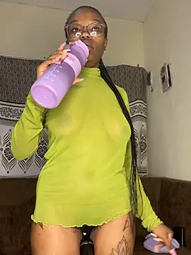 YummyMelanin117 online show from June 15, 8:19 pm