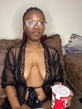 YummyMelanin117 online show from May 1, 8:03 pm