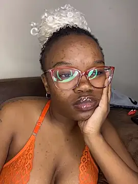YummyMelanin117 online show from April 22, 10:49 pm