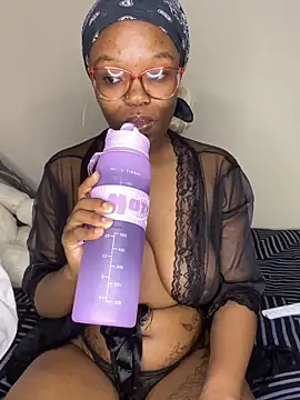 YummyMelanin117 online show from February 17, 10:40 pm