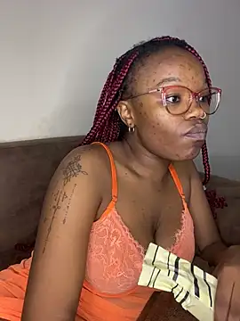 YummyMelanin117 online show from May 8, 6:56 pm