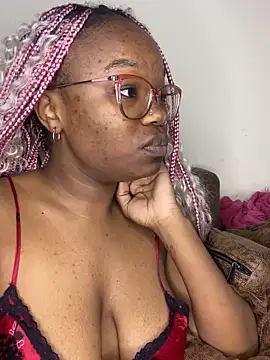 YummyMelanin117 online show from May 19, 11:12 pm