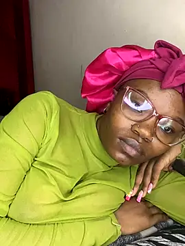 YummyMelanin117 online show from November 17, 8:13 pm