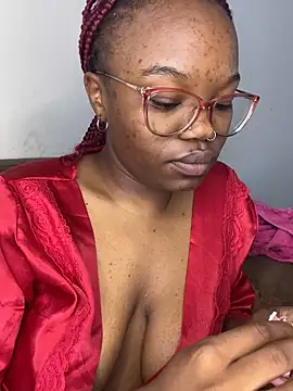 YummyMelanin117 online show from May 4, 1:14 pm