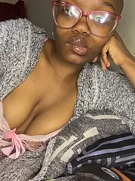 YummyMelanin117 online show from October 23, 3:05 am