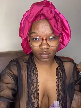 YummyMelanin117 online show from March 4, 9:55 pm