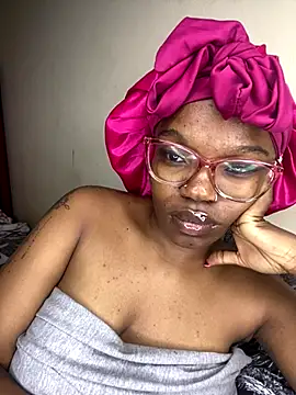 YummyMelanin117 online show from November 21, 8:30 pm