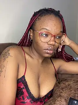 YummyMelanin117 online show from May 12, 7:53 pm