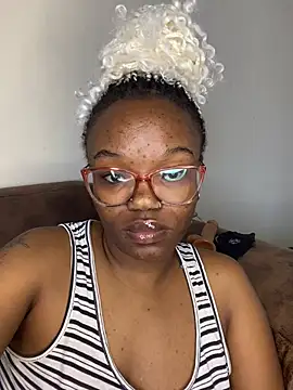 YummyMelanin117 online show from April 14, 1:27 pm