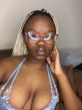 YummyMelanin117 online show from April 21, 11:55 pm