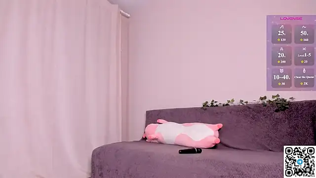 Snapshot of emmelieflorence chatting on February 28, 8:52 pm emmelieflorence online show from February 28, 8:52 pm