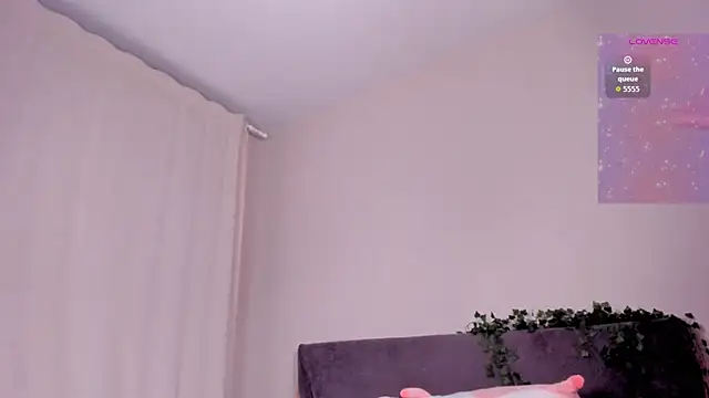 Snapshot of emmelieflorence chatting on March 4, 6:37 pm emmelieflorence online show from March 4, 6:37 pm