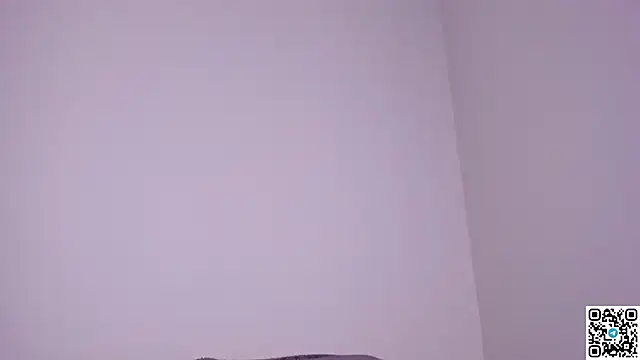 Snapshot of emmelieflorence chatting on February 14, 6:52 pm emmelieflorence online show from February 14, 6:52 pm