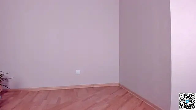 Snapshot of emmelieflorence chatting on January 14, 4:21 pm emmelieflorence online show from January 14, 4:21 pm