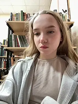 bambi lu online show from April 3, 9:32 pm