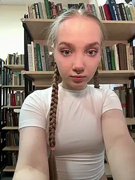 bambi lu online show from April 21, 4:02 pm