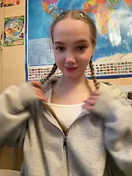 bambi lu online show from April 4, 3:29 pm