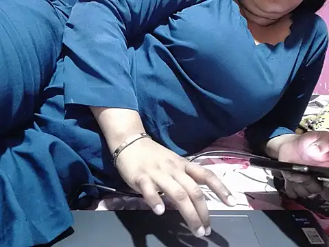 Snapshot of Flowing_love chatting on September 18, 6:11 pm Flowing love online show from September 18, 6:11 pm