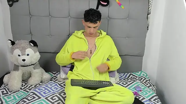 jeims hotboy online show from December 16, 1:43 am