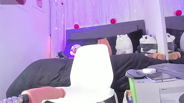 Snapshot of ariana_cruz chatting on November 15, 8:35 pm ariana cruz online show from November 15, 8:35 pm