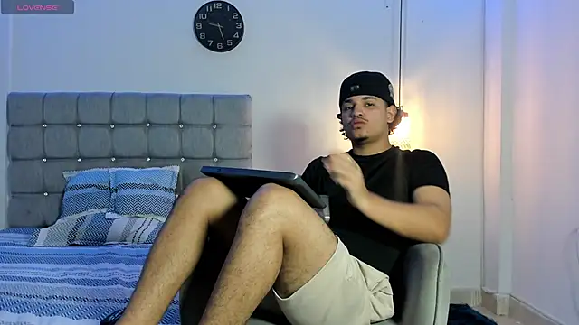 Snapshot of samxx_muscle chatting on October 9, 1:55 pm samxx muscle online show from October 9, 1:55 pm