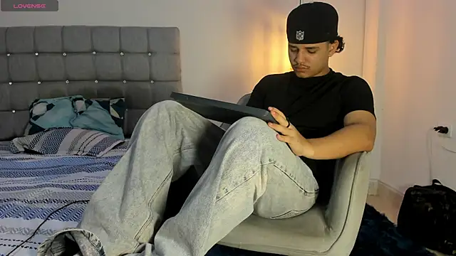 Snapshot of samxx_muscle chatting on October 8, 1:45 pm samxx muscle online show from October 8, 1:45 pm