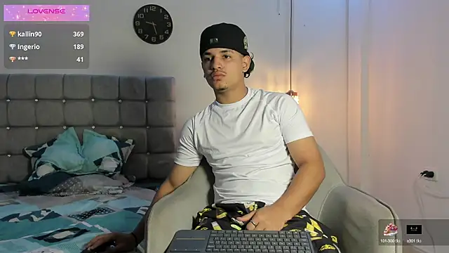 Snapshot of samxx_muscle chatting on September 18, 1:47 pm samxx muscle online show from September 18, 1:47 pm