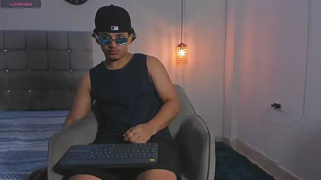 samxx muscle online show from December 15, 3:18 pm