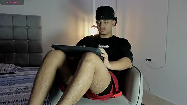 Snapshot of samxx_muscle chatting on October 1, 2:54 pm samxx muscle online show from October 1, 2:54 pm