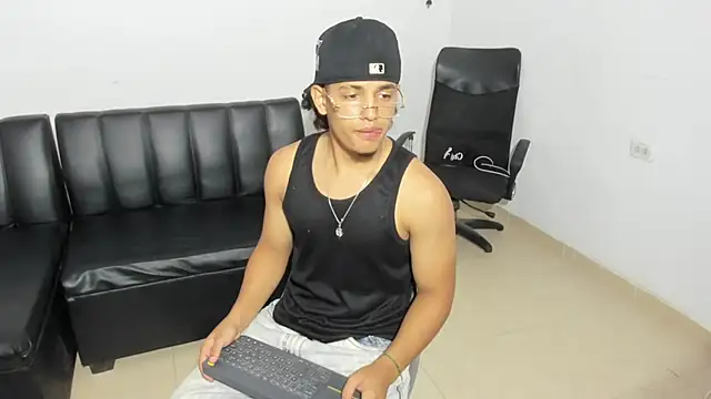samxx muscle online show from May 15, 5:00 pm