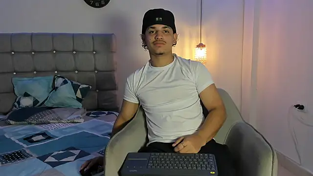 Snapshot of samxx_muscle chatting on September 24, 2:12 pm samxx muscle online show from September 24, 2:12 pm