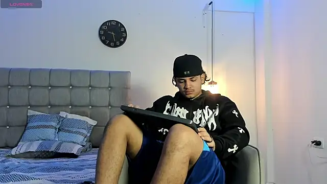 Snapshot of samxx_muscle chatting on October 16, 12:57 pm samxx muscle online show from October 16, 12:57 pm