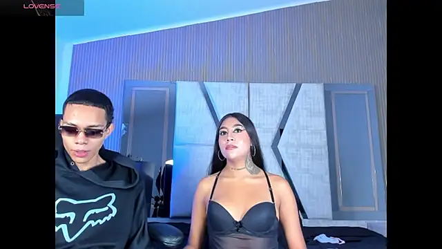 candyandmarilyn online show from April 10, 9:00 pm