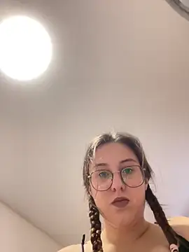 Snapshot of Vviikkssiikk chatting on November 24, 7:58 pm Vviikkssiikk online show from November 24, 7:58 pm