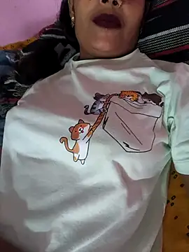 Snapshot of Eshna_Dabral chatting on October 31, 8:22 am Eshna Dabral online show from October 31, 8:22 am