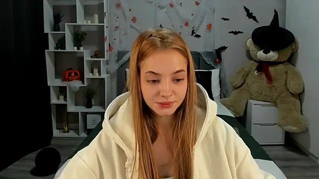 MelanieAlves online show from November 6, 12:20 pm