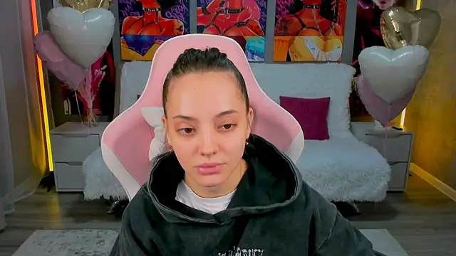 MelanieAlves online show from February 18, 6:15 pm