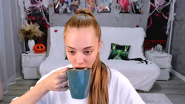 MelanieAlves online show from November 8, 6:06 am