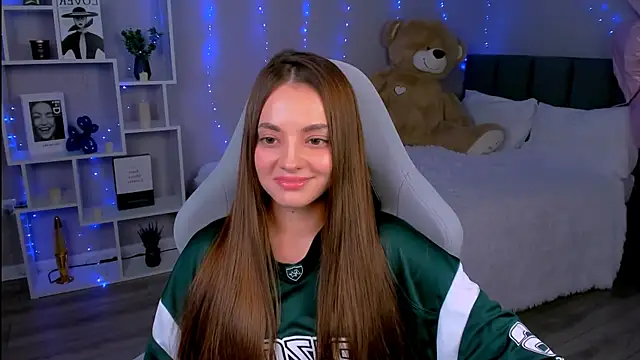 MelanieAlves online show from April 18, 8:20 pm