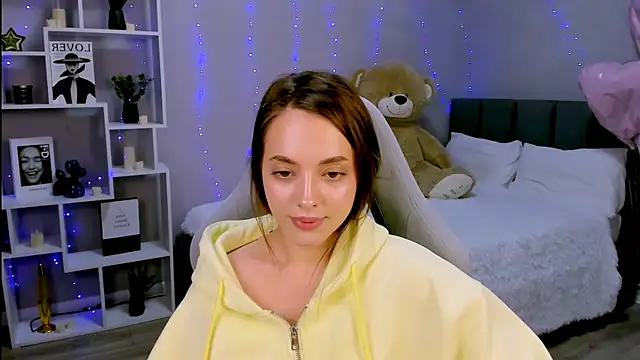 MelanieAlves online show from April 13, 8:35 pm