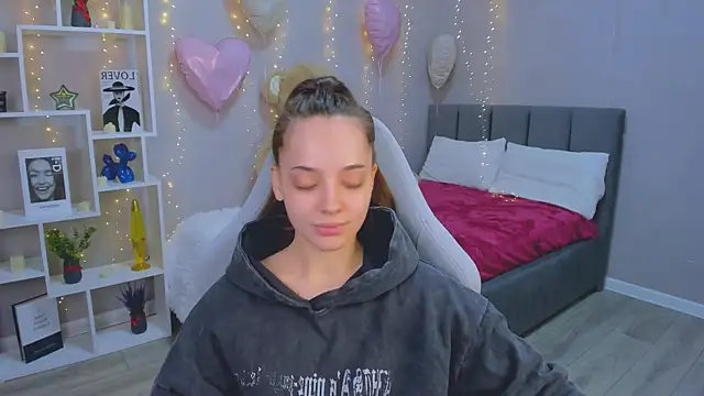 MelanieAlves online show from March 8, 12:52 pm