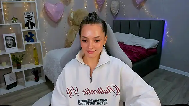 MelanieAlves online show from March 4, 2:36 pm