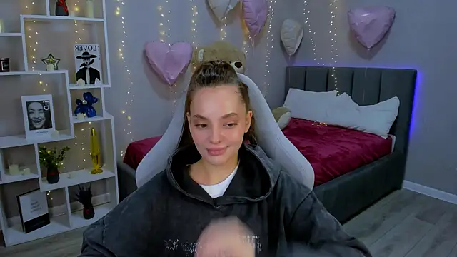 MelanieAlves online show from March 13, 6:46 pm