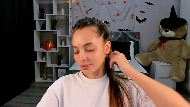 Snapshot of MelanieAlves chatting on October 17, 7:44 am MelanieAlves online show from October 17, 7:44 am
